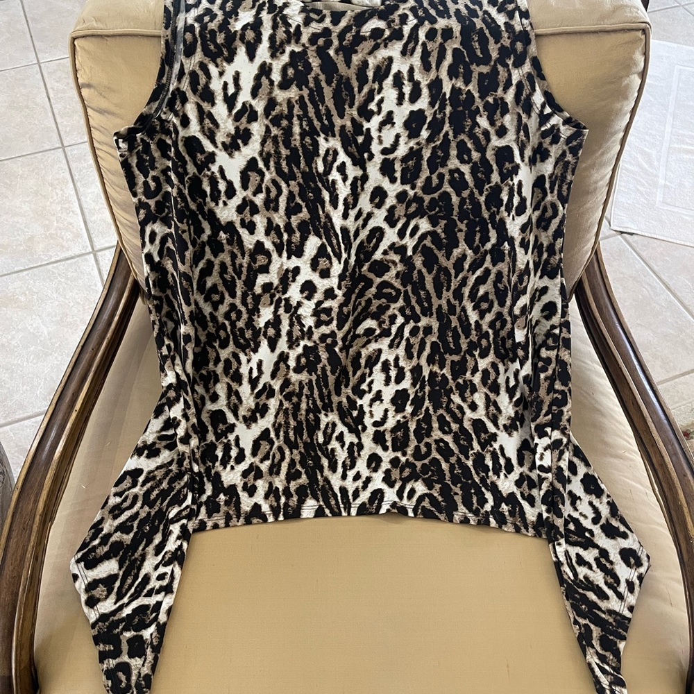 Leopard sleeveless tunic top, shark bite hem, peek a boo back. Size Large